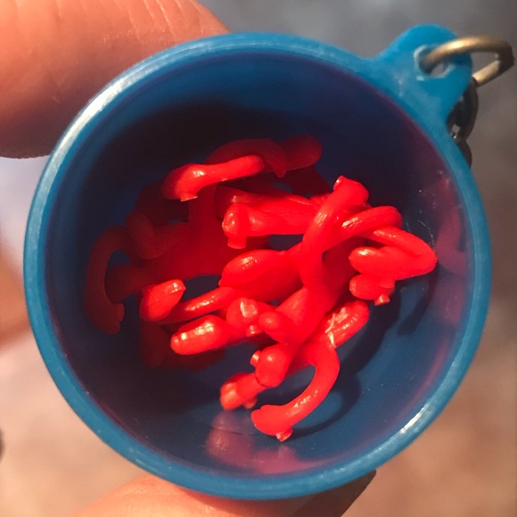 Vintage Hasbro miniature Barrel of Monkeys Keychain - Picture 2 of 2